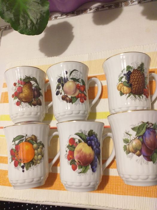 Продам изделия из фарфора и чешского стекла