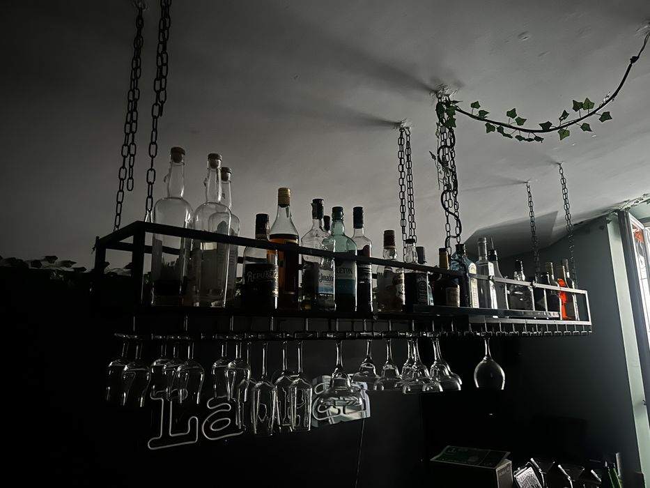 Sufitowa wisząca szafka barowa