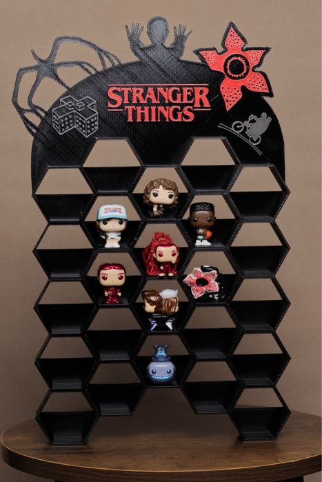 Półka Stranger Things na figurki Funko Pop Kinder Joy
