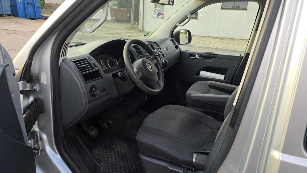 Wynajem Bus Van VW MULTIVAN T5 7 os. Trafic, Caravelle, Expert, Jumper