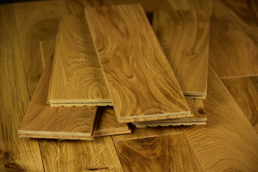 Deska podłogowa 100% dębowa lita 15x130 lakierowana