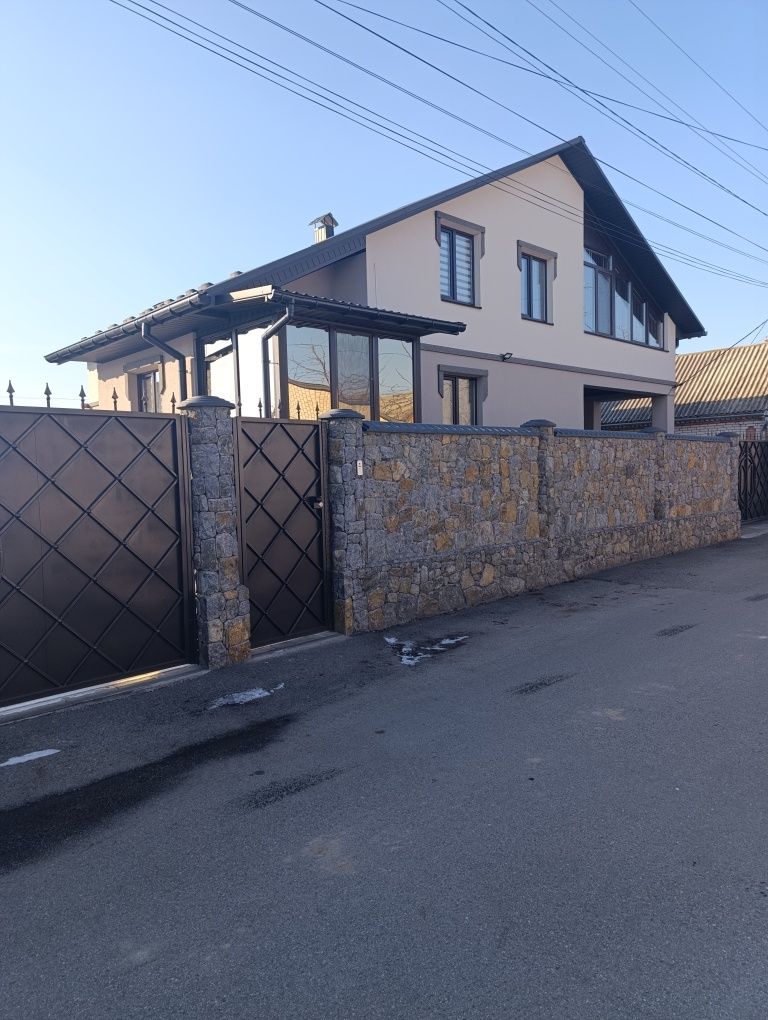 Продаж 2 ПОВЕРХОВОГО БУДИНКУ у Калинівці, Вінницька обл