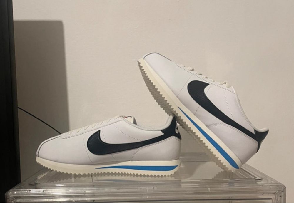 Nike cortez blanca con azul y negro