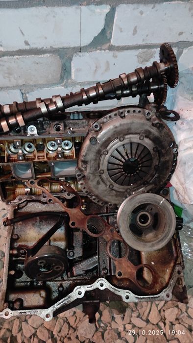 Запчастини двигуна Volvo V50 2005