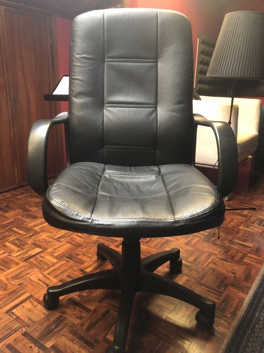 Vendo Cadeira de escritório giratória