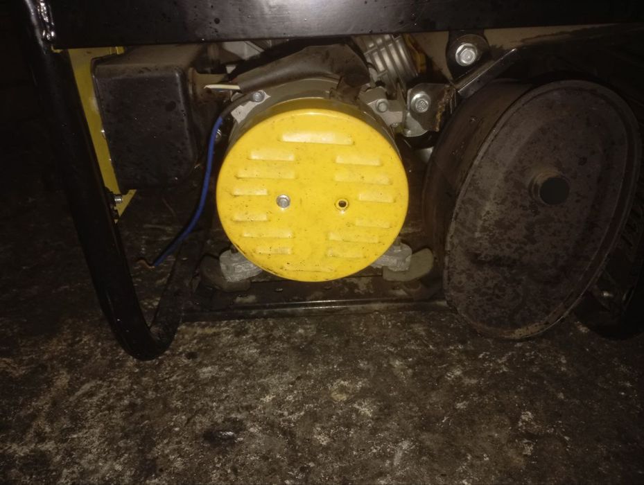 Продам генератор под ремонт