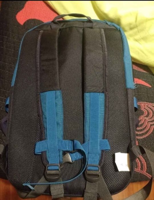 Vendo mochila azul KIPSTA de 35 litros só usei uma vez esta como nova