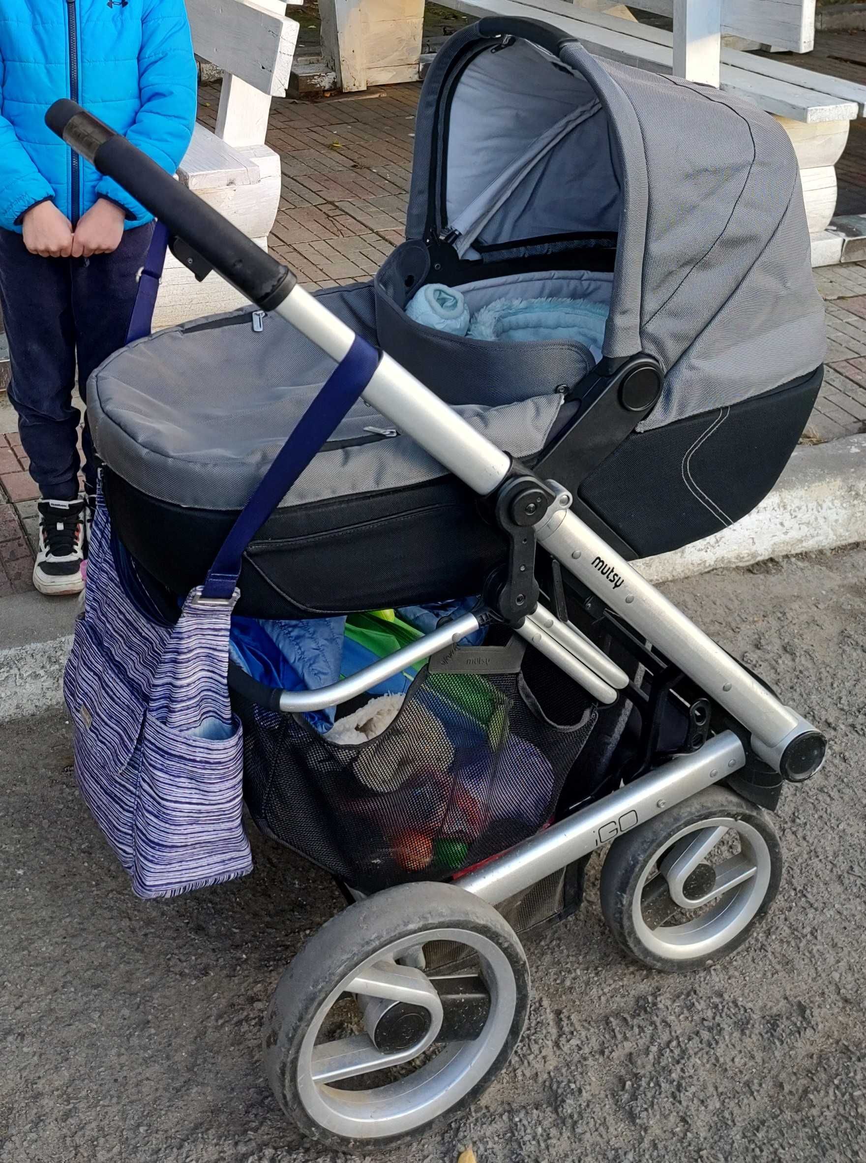 Дитяча коляска 3 в 1