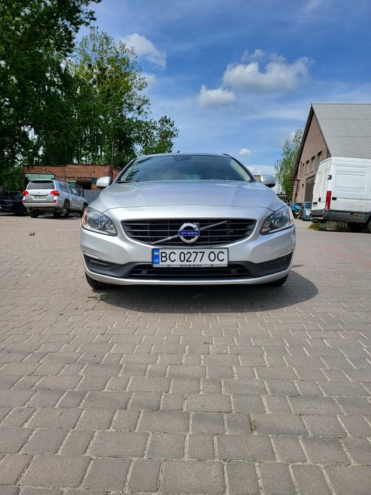 Volvo V60 2016 2.0. Бензин