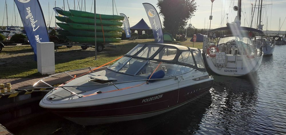 Jacht kabinowy Maxum 2300