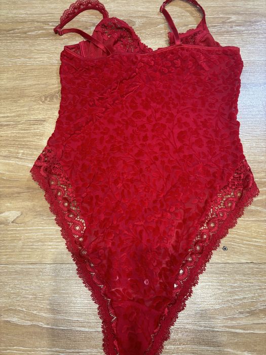 Чевоне гіпюрове боді жіноче S-M