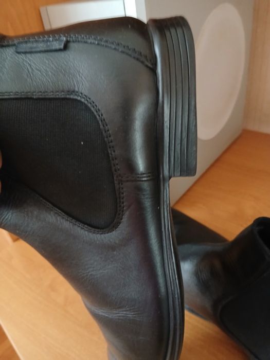 Продам ботінки,натуральна шкіра 42 розмір,виробник Англія