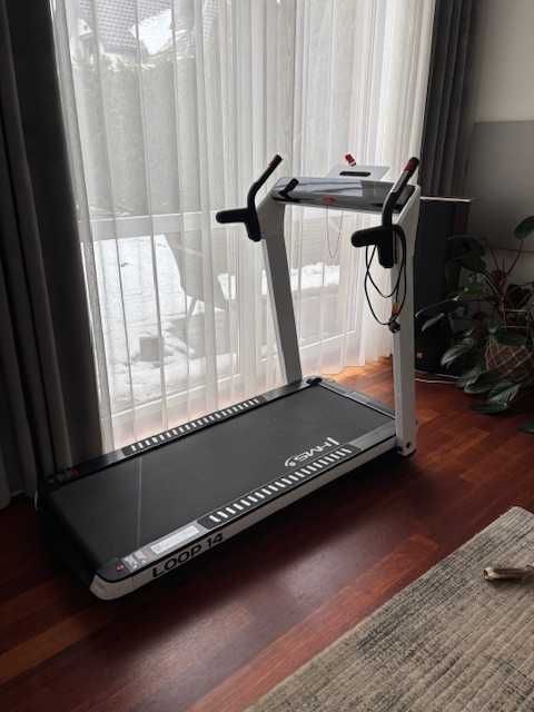 Bieżnia elektryczna HMS LOOP 14 kupiona 04.2024 plus mata