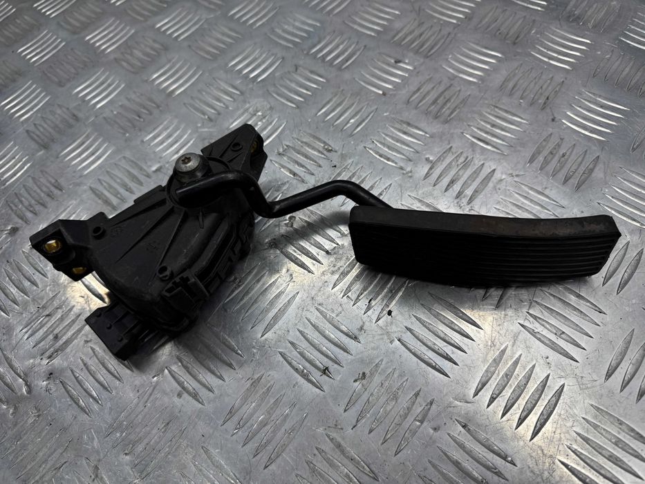 Педаль газа электр Opel Vectra  B 1995-    24402359