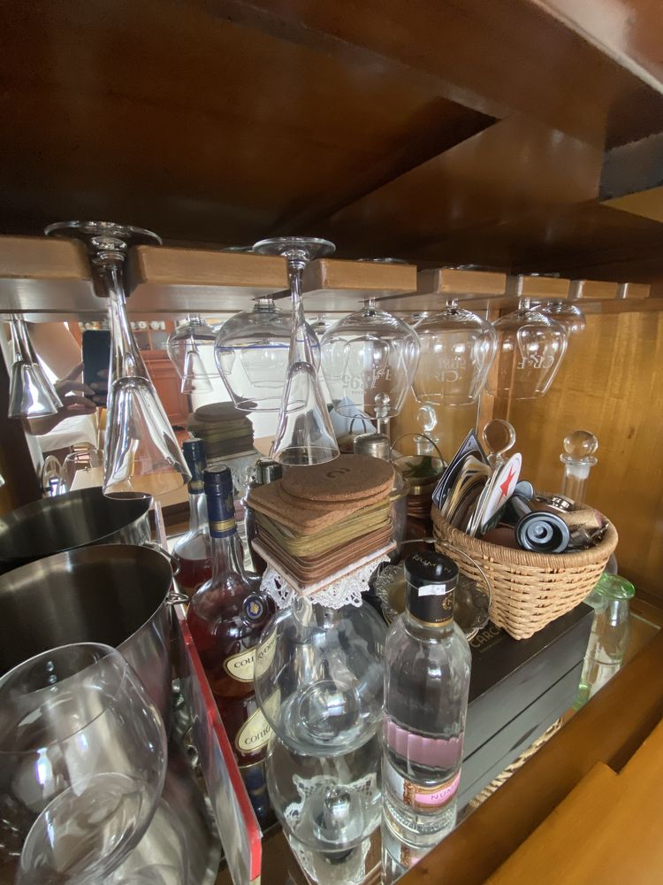 Bar/Garrafeira em Madeira de Cerejeira