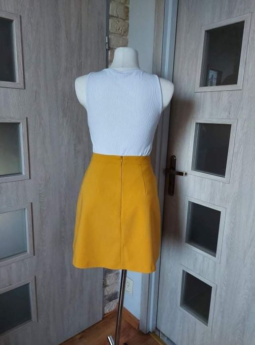 Musztardowa mini spódniczka Mohito XS S