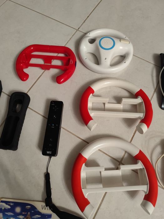 Nintendo Wii Preta com acessórios e jogos