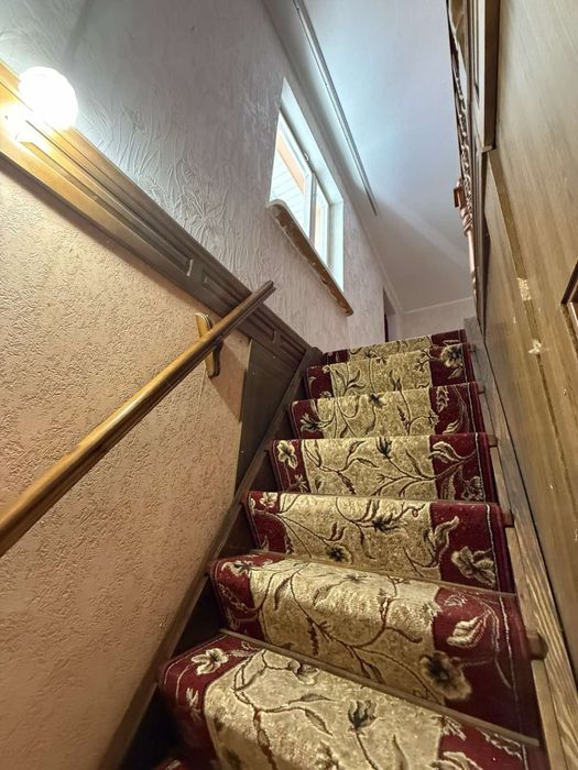 Продаж будинку у жилому стані