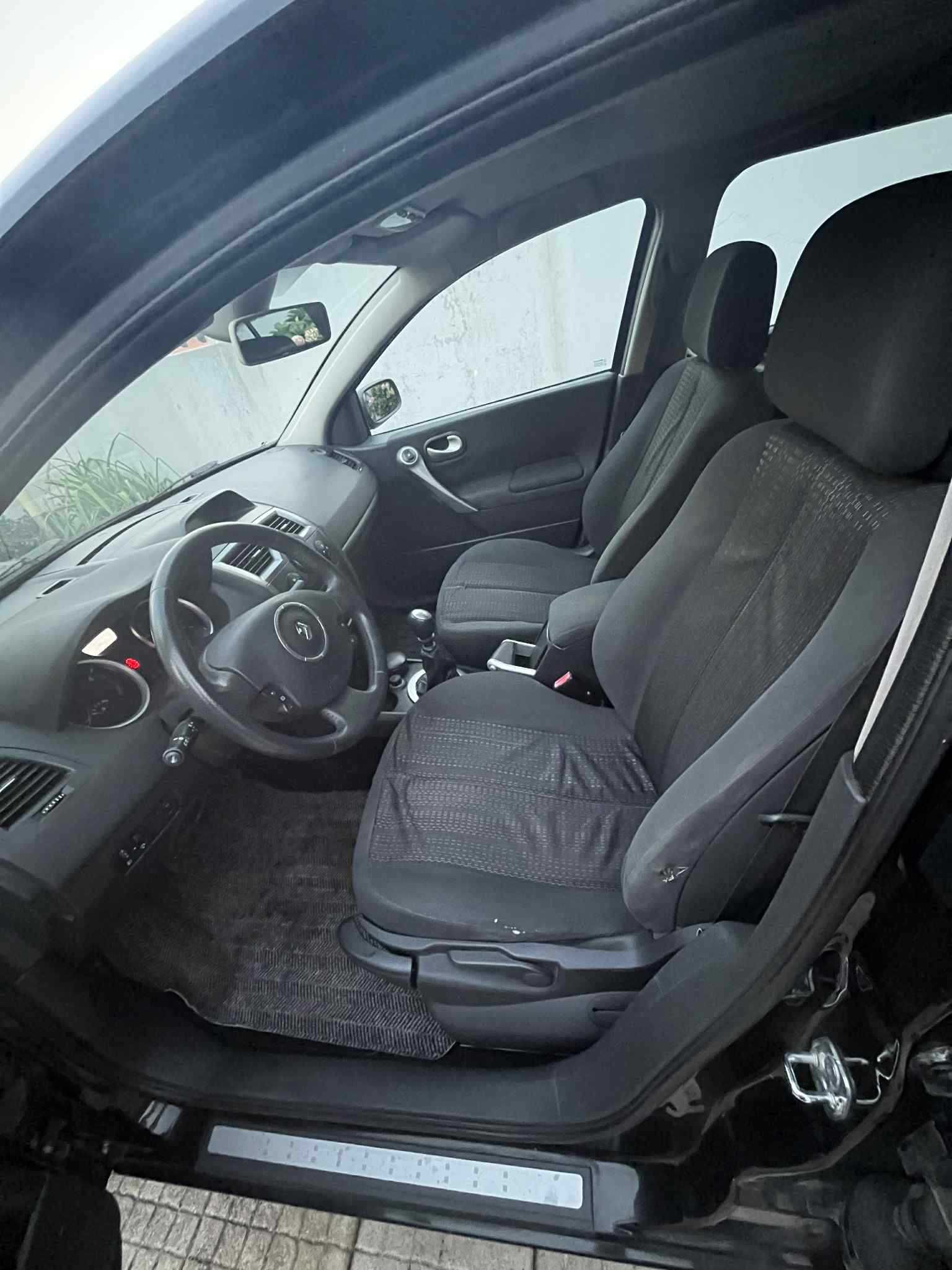 Vendo Renault Megane Carrinha 1.5 DCI Inteira para Peças ou Reparação
