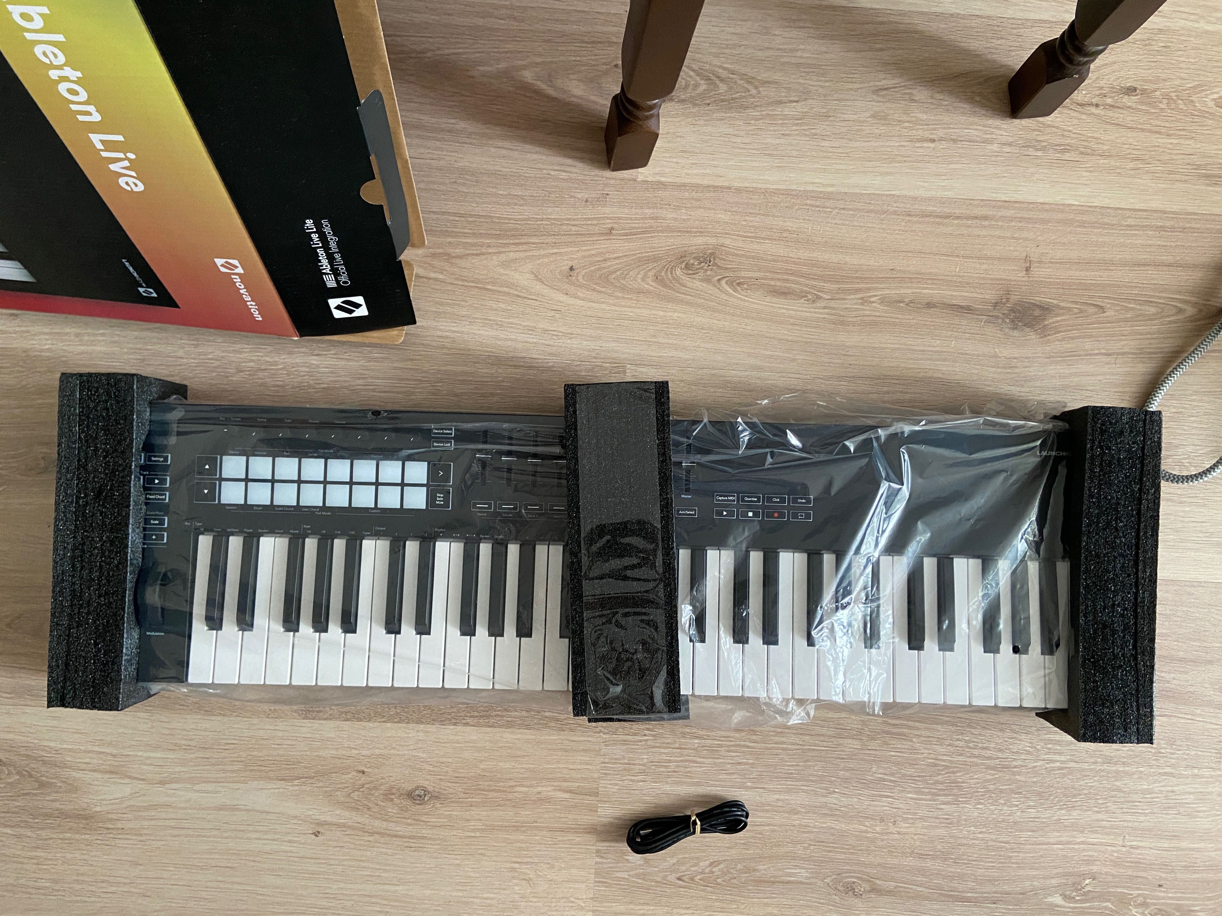 Міді клавіатура Novation Launchkey 61 MK3 MKIII. Ідеальний стан.