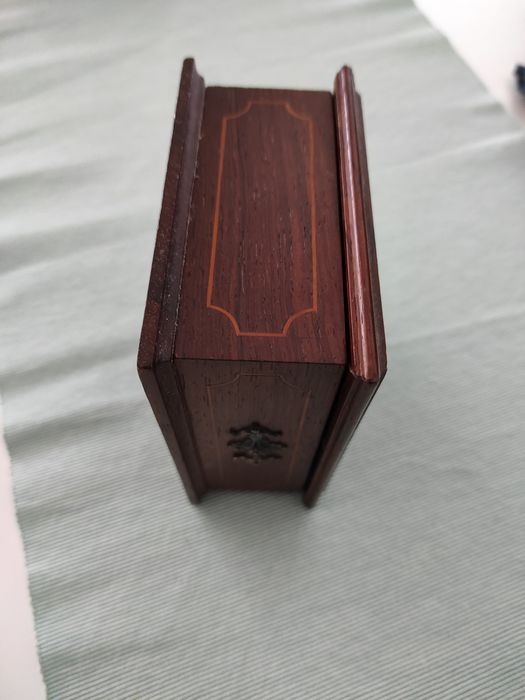 Caixa decorativa antiga cigarreira em madeira