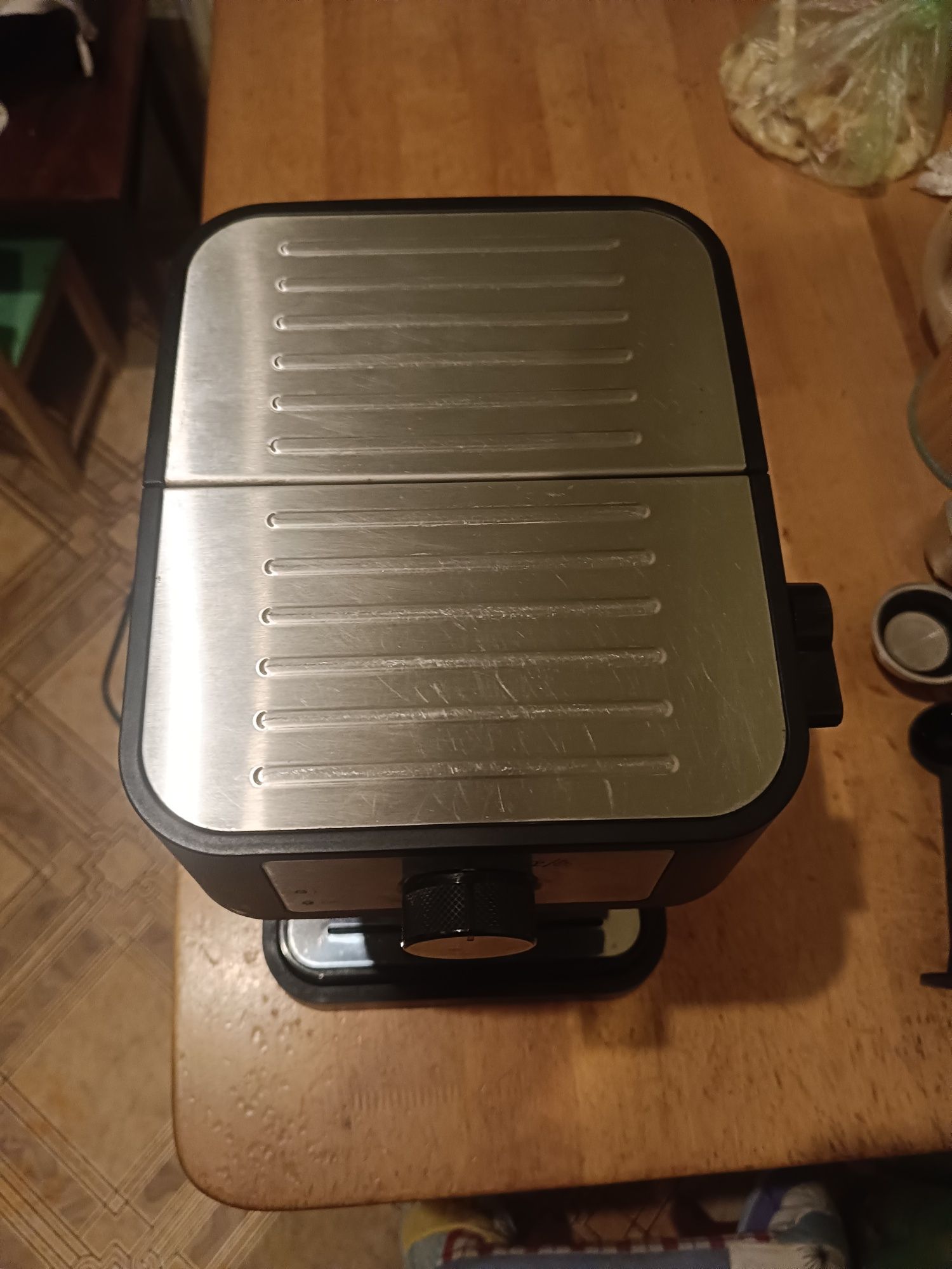Кофеварка рожковая Delonghi EC260BK
