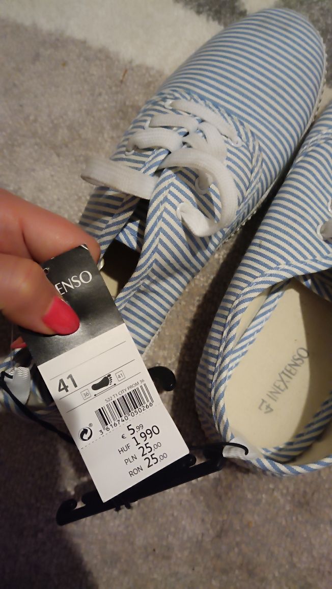 Nowe trampki biało niebieskie w paski 41