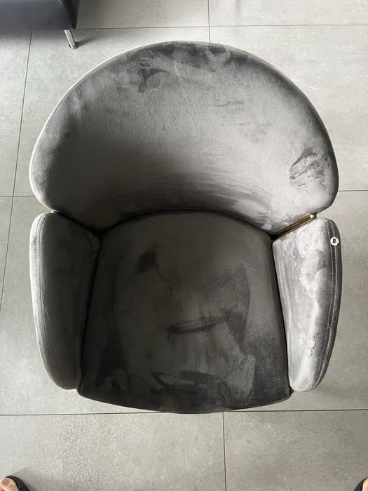 Zestaw 6 ciu krzeseł w szarym welurowym kolorze na złotych nogach