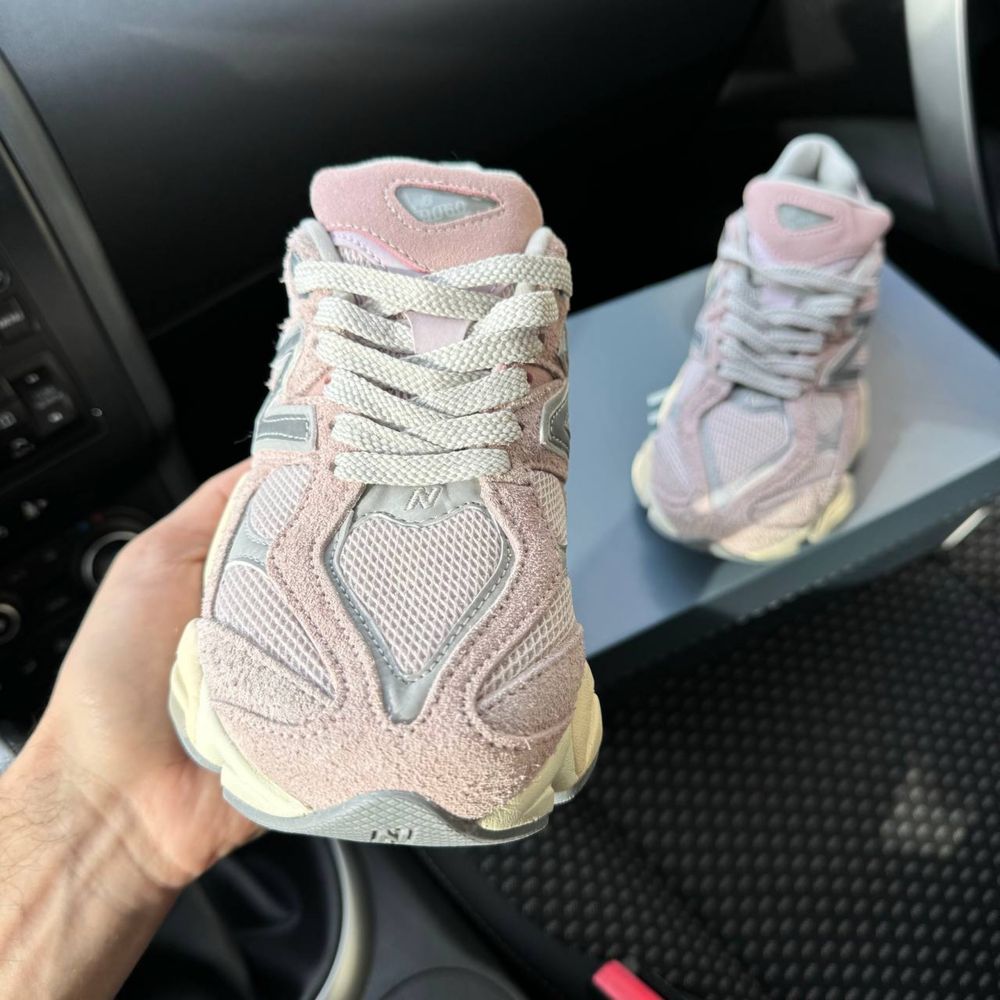 Жіночі кросівки нюбеланс рожеві New Balance 9060 pink замша 36-41