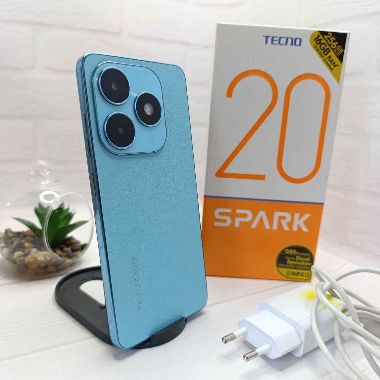 Продам телефон Tecno Spark 20 8+8/256Gb NFC в гарному стані
