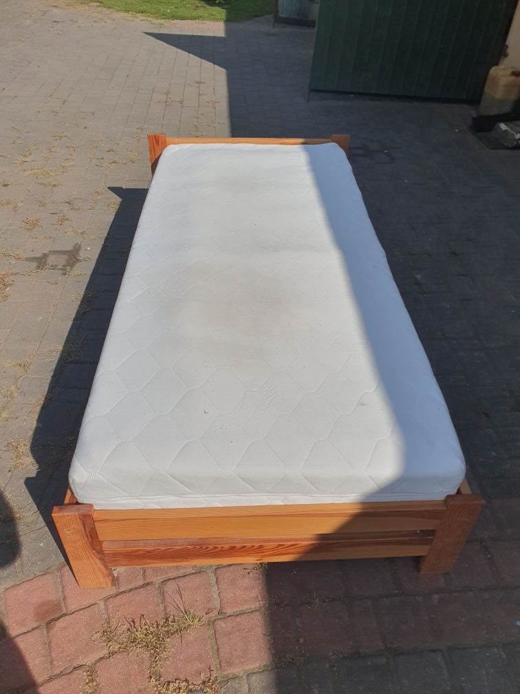 Łóżko 90x200 z materacem