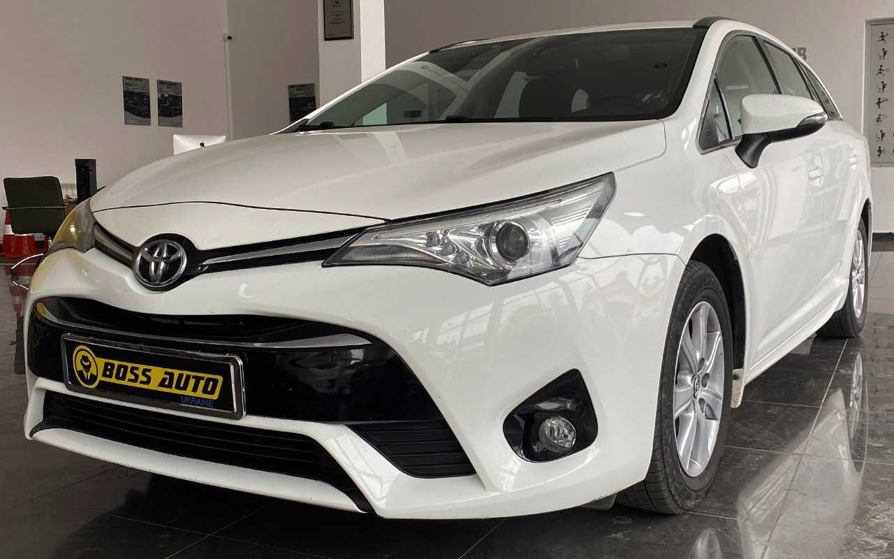 Toyota Avensis 2015