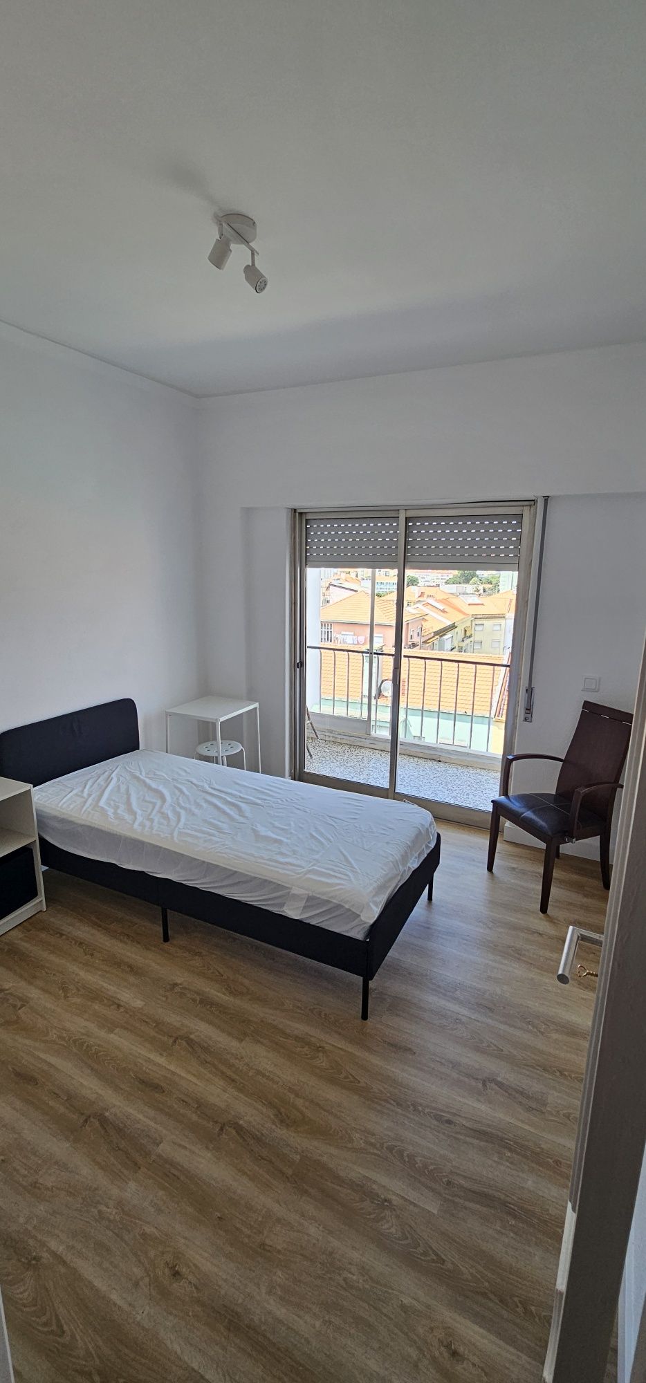 Alugo Quarto Solteiro ou Casal ou Amigos