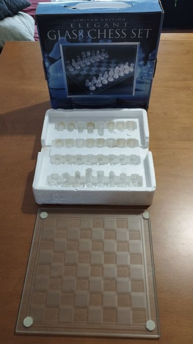 Conjunto de xadrez de vidro elegante edição limitada 
Nunca usado
Entr