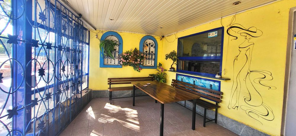 Продаж приміщення з мебелью та з обородованієм вул. Космічна .