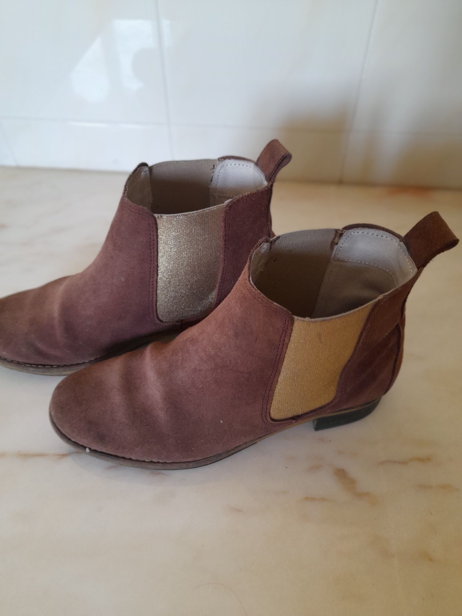 Botas de camurça cano baixo senhora tam 37