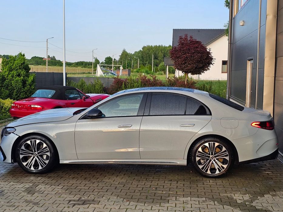 Mercedes-Benz Klasa E 300 de 4MATIC  530 tys. zł w salonie