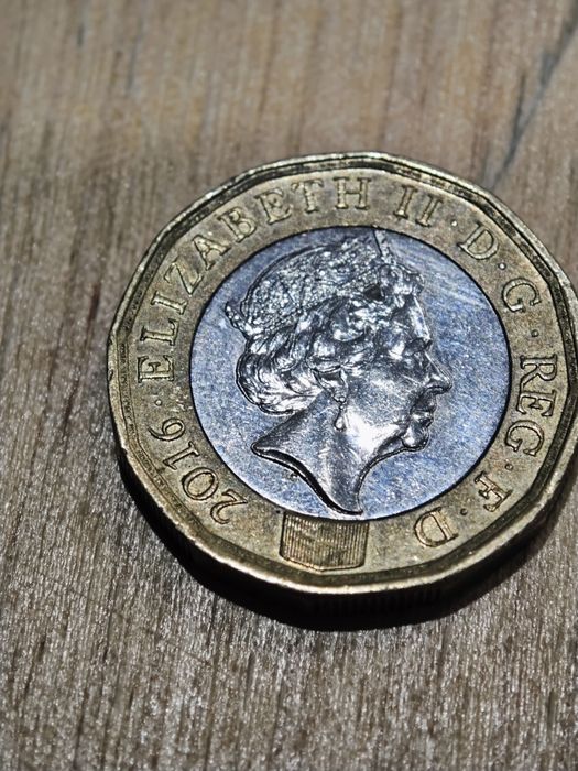 Moeda  One  Pound rainha  ELIZABETH II (2016)