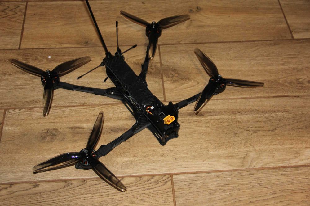 НОВИЙ fpv дрон 7  без камери і АКБ