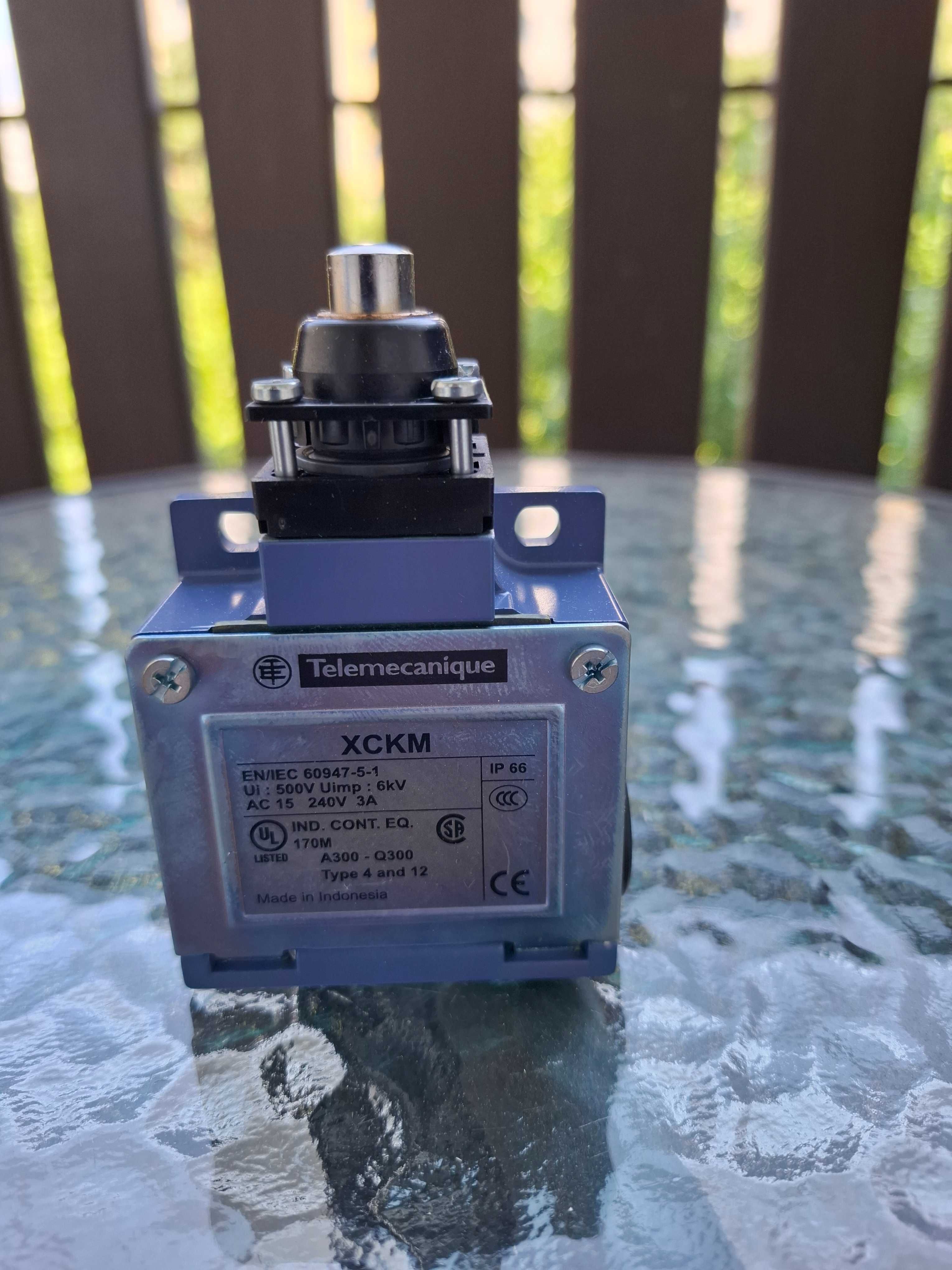 Wyłącznik krańcowy XCKM110, Schneider
