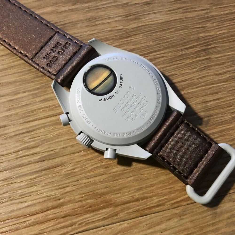 Omega x Swatch SO33T100 – Styl Kosmicznego Saturna