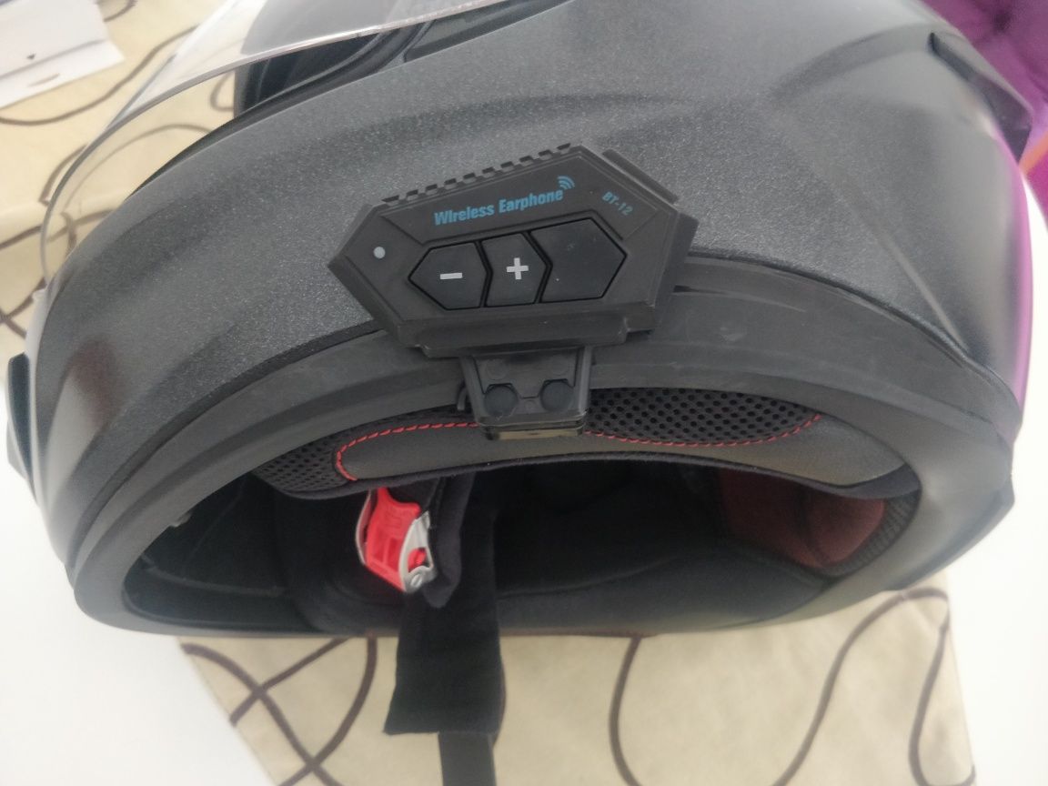 Capacete com intercomunicador