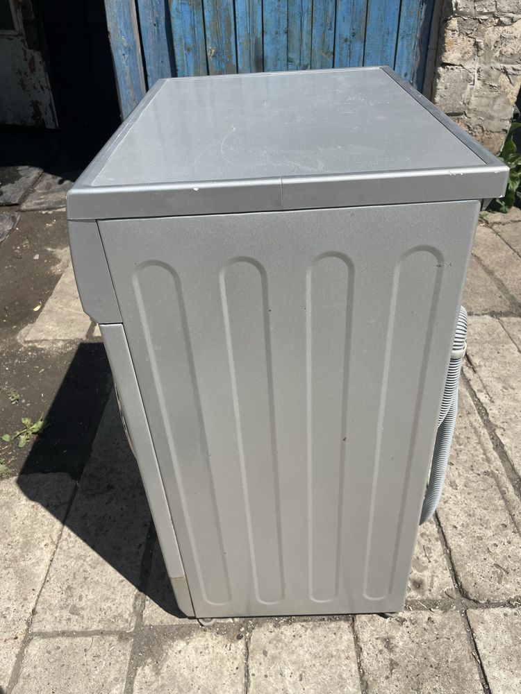 Продам пральну машину  LG F1096ND5
