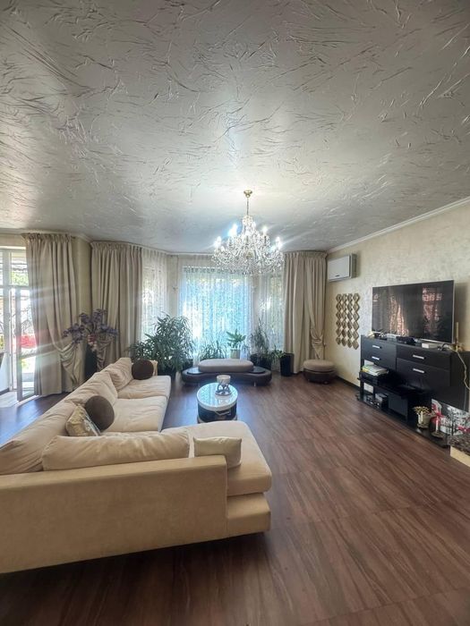 В продаже двухэтажный дом с ремонтом (209-993)