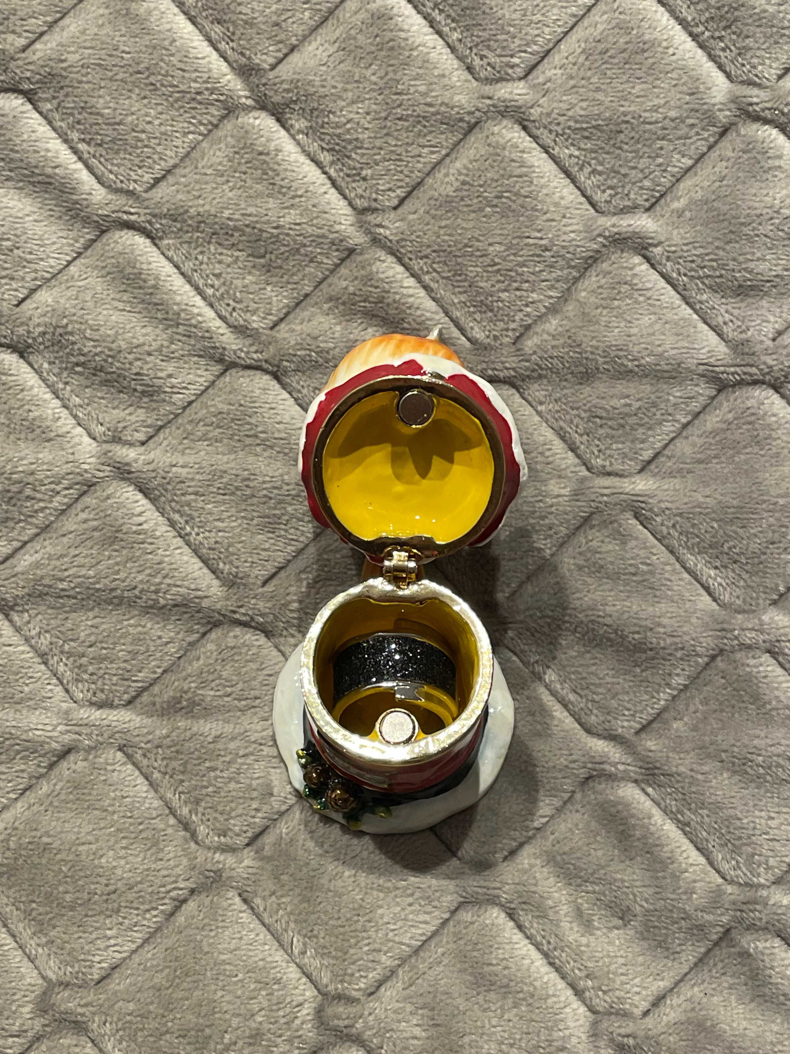Mała malowana skrzynka szkatułka na biżuterię Wróbel, wysokość 7.5 cm