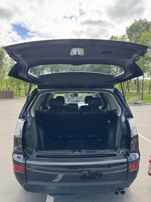 Продаю Mitsubishi Outlander
