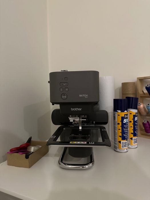 Máquina de Bordar Brother PP1 Skitch + 31 Linhas Madeira + Outros