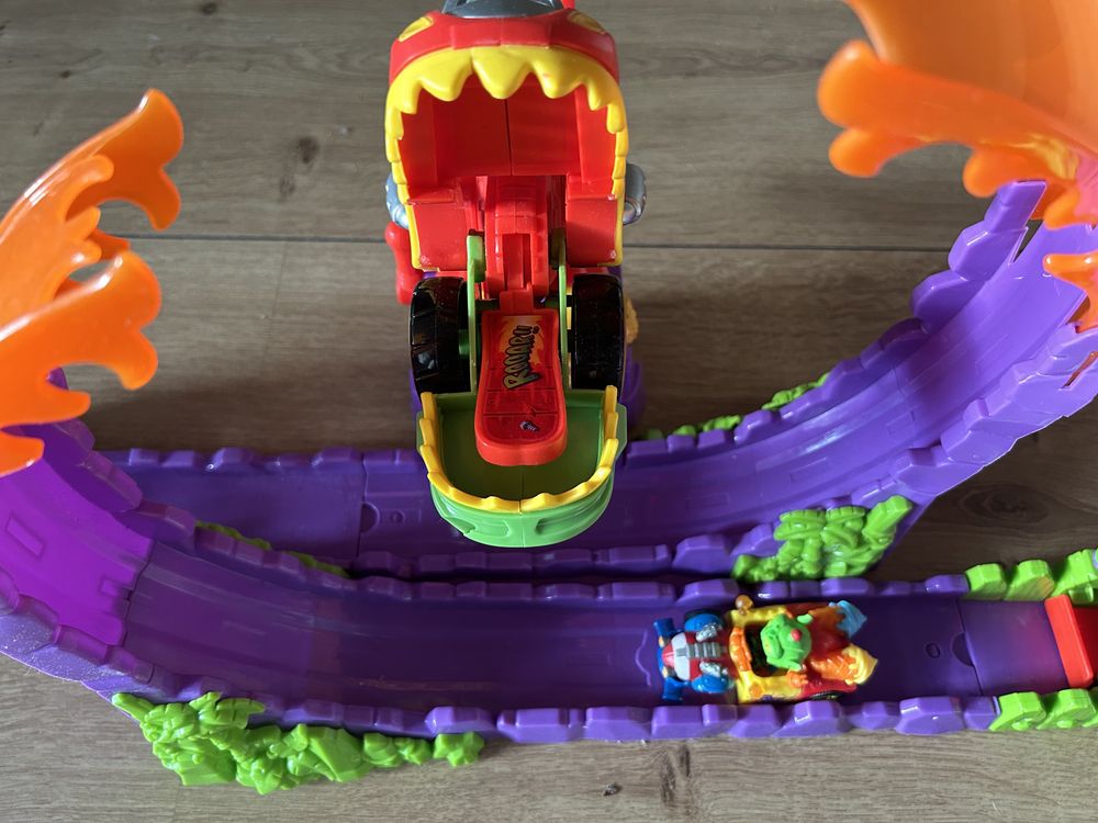 T racers wyrzutnia smoka z autkiem dragon loop