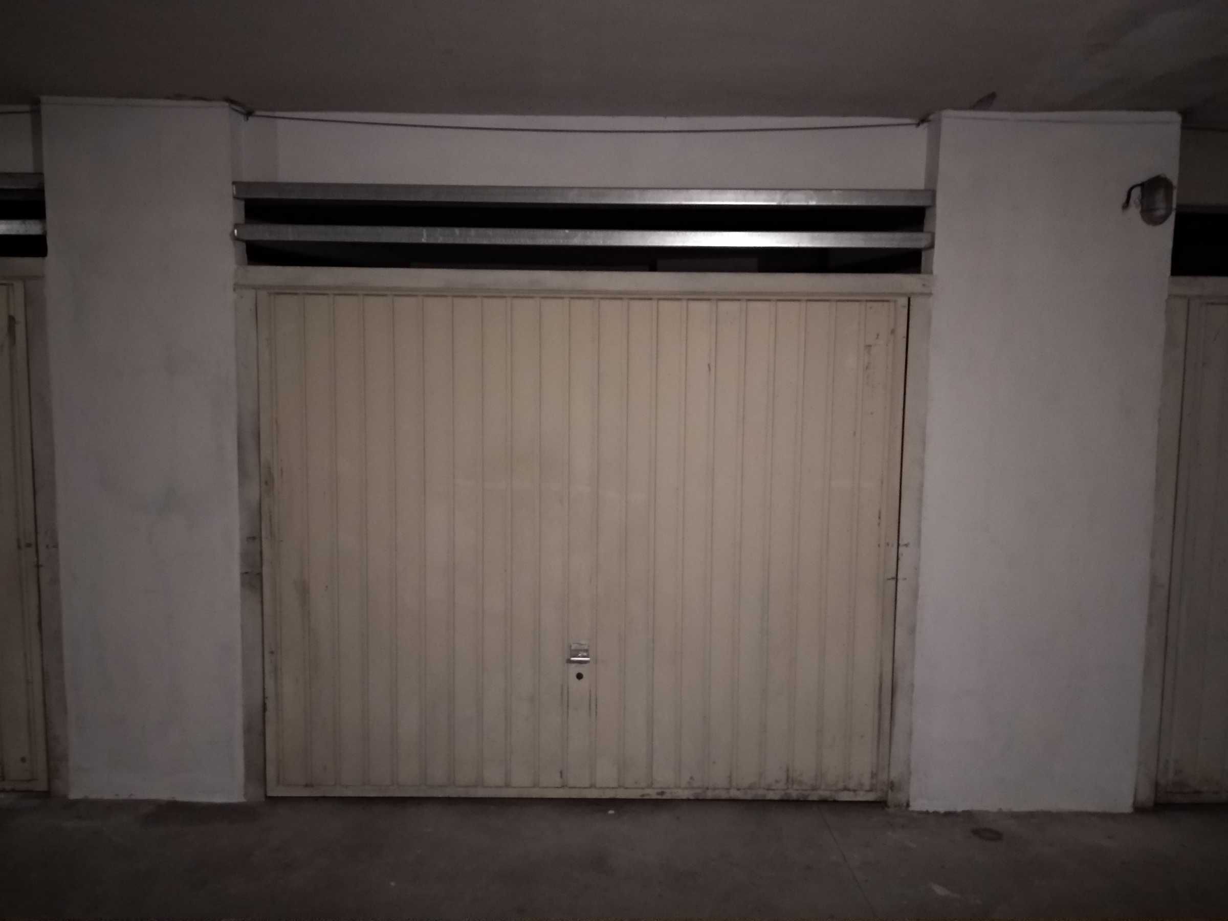 Arrendo Garagem na cidade de Ourém