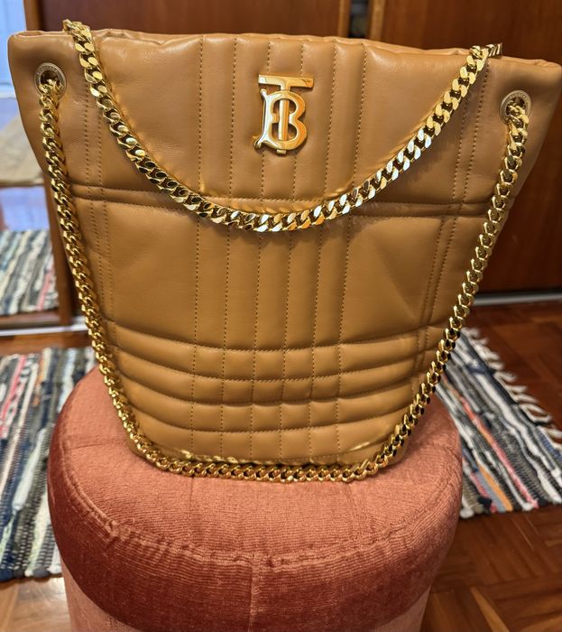 Mala Burberry com corrente